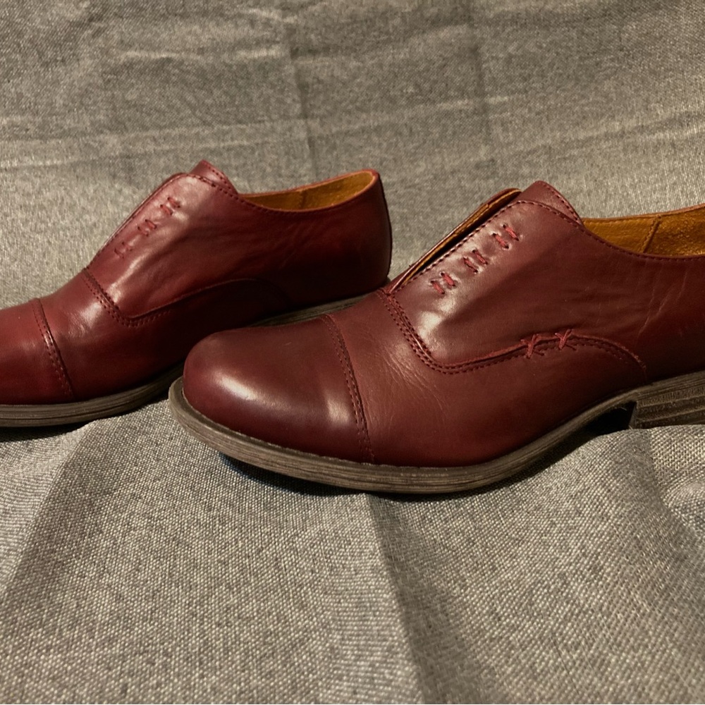 Miz Mooz Lovett Burgundy Red Menswear-inspired Oxfords Size 6.